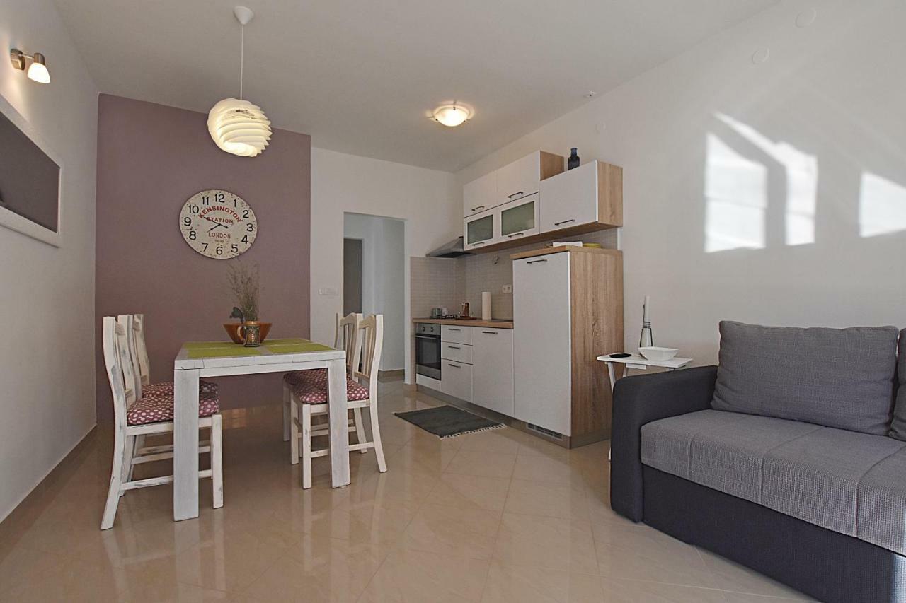 Marine Apartment Sukosan Luaran gambar