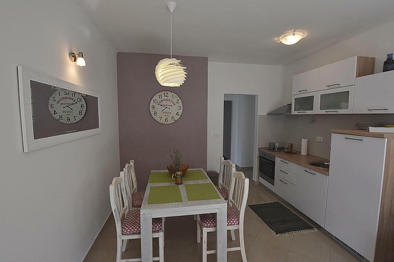 Marine Apartment Sukosan Luaran gambar
