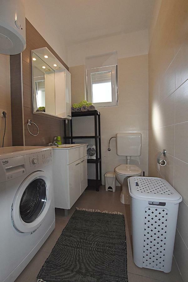 Marine Apartment Sukosan Luaran gambar
